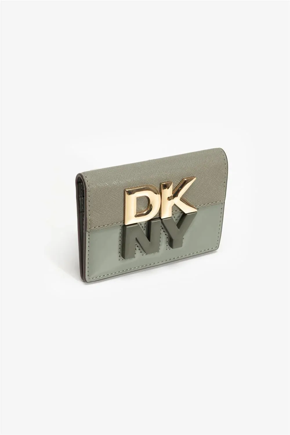 DKNY — mankensiz ürün çekimi, düz zemin