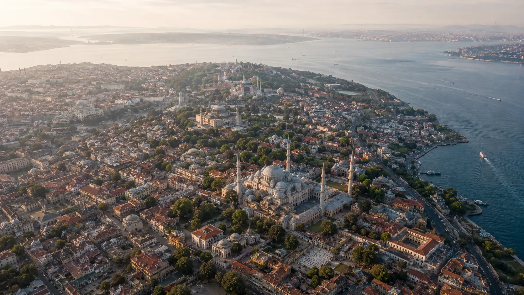 Tarihi yarımadanın havadan görünümü — konum ve çevre ilişkisini gösteren kare